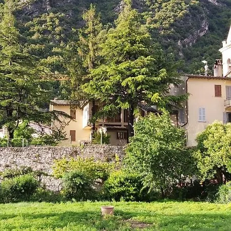 Casa Vacanze I Pini E Il Ciliegio Pale Exterior photo